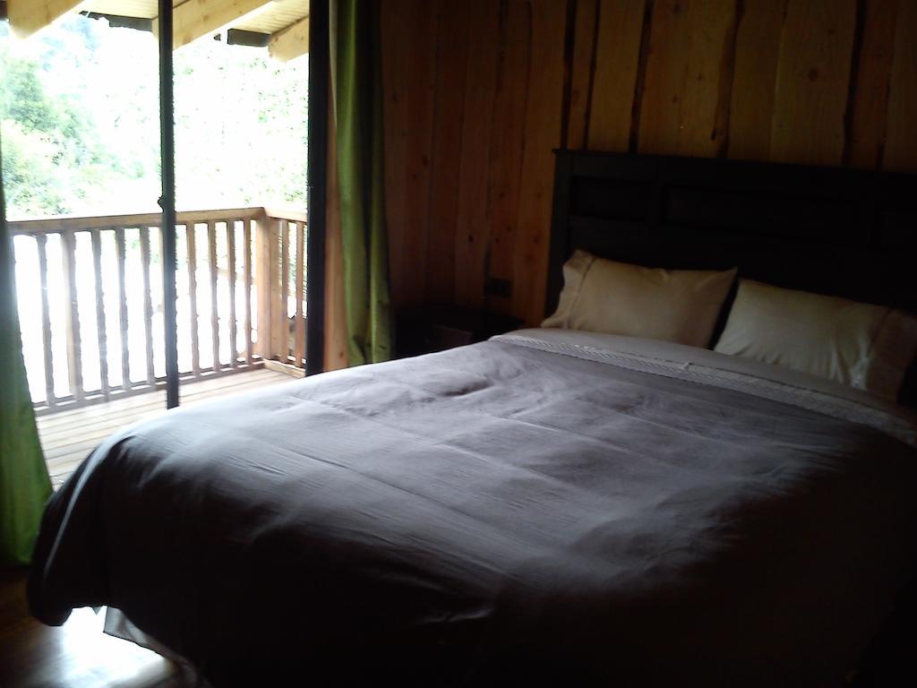 Hostal Los Alamos Neltume Habitación foto